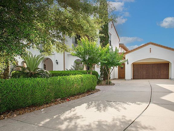 2nd image of 31 N Player Manor Cir