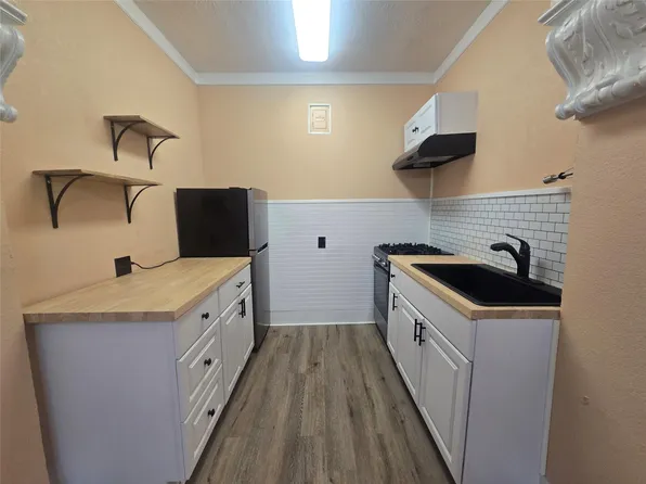 725 Broadway St #7, Galveston, TX 77550