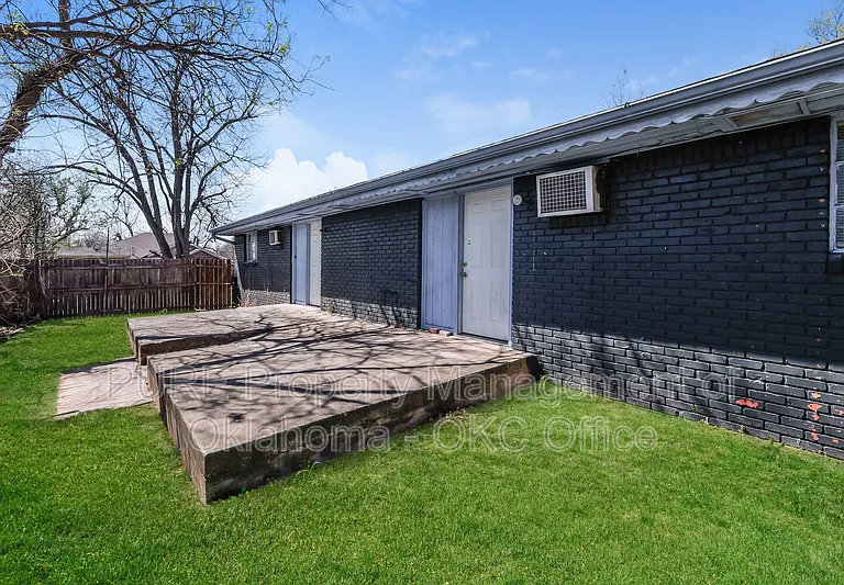 3906 S Hudson Ave — Photo 17
