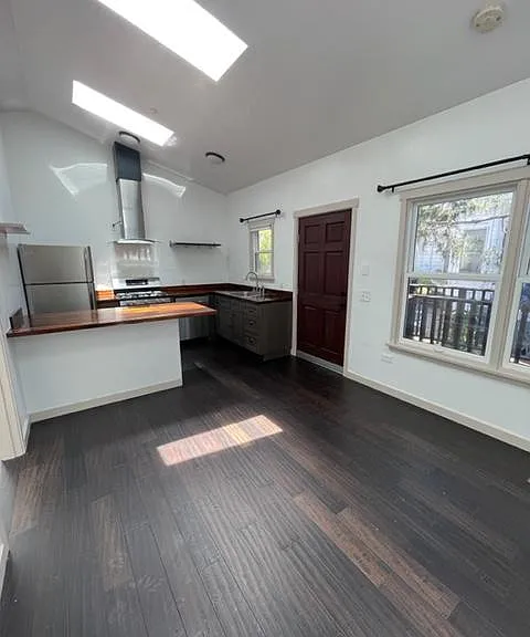 1419 De La Vina St #E — Photo 2