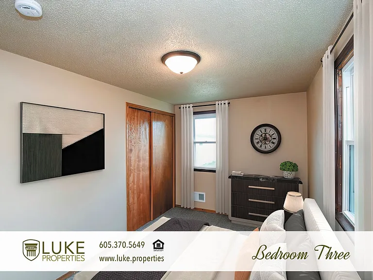 3500 E 15th St — Photo 11
