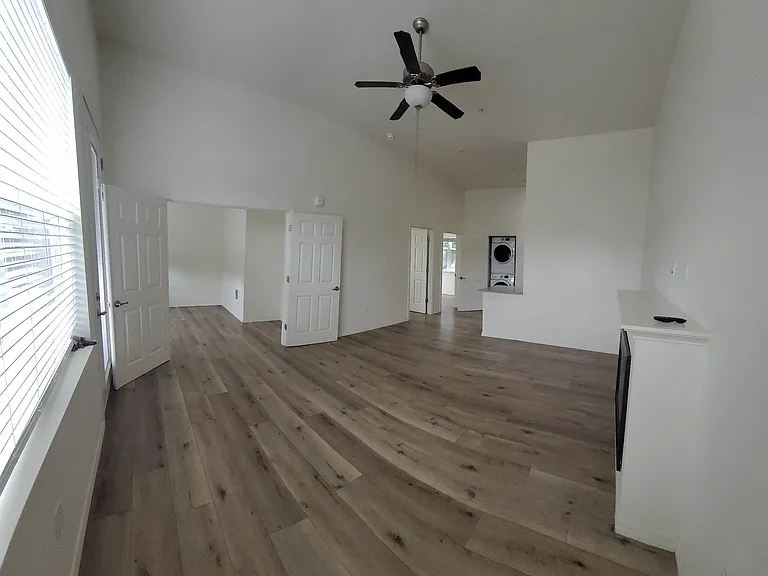Clark Apartments — Photo 28