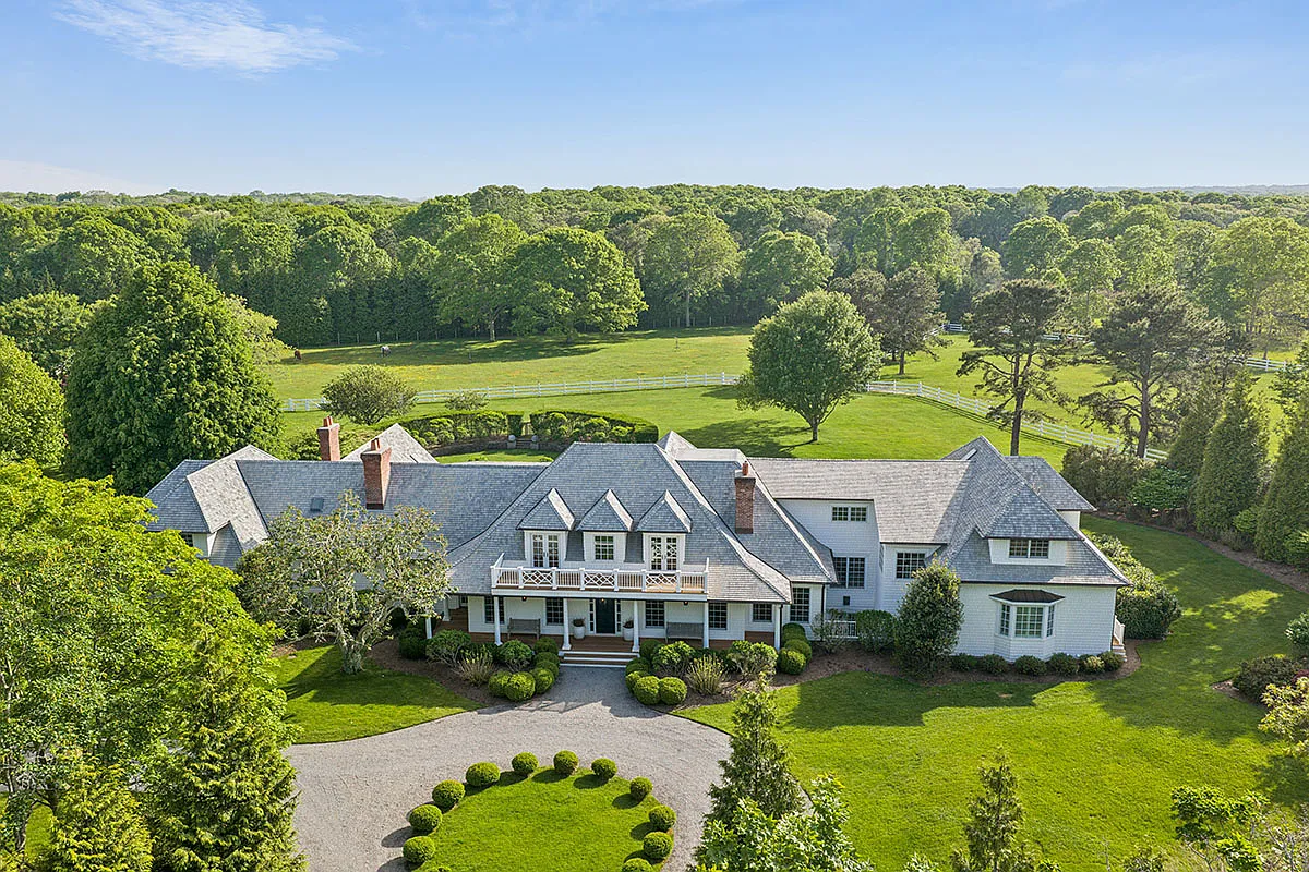 Resort-Like 9 Acre, 9 Bedroom East Hampton Estate With Tennis — Photo 1