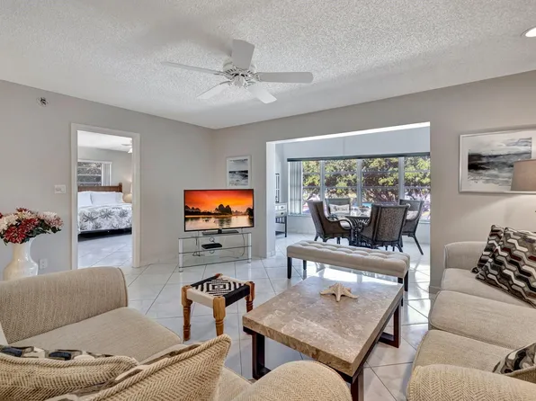 4270 NW 40th Street #302, Lauderdale Lakes, FL 33319