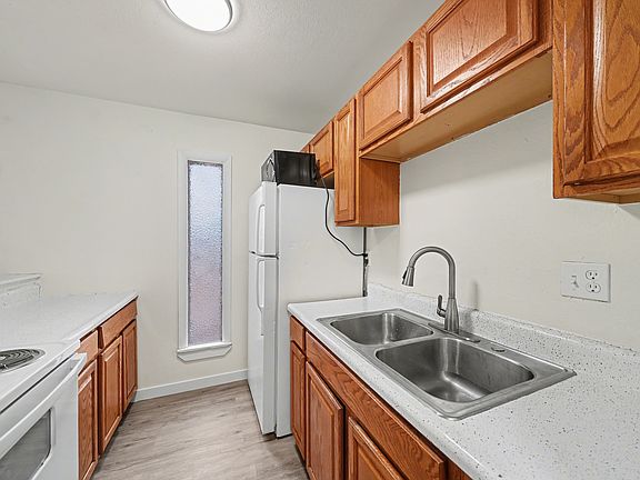 4th image of 4270 Loomis Ave APT B