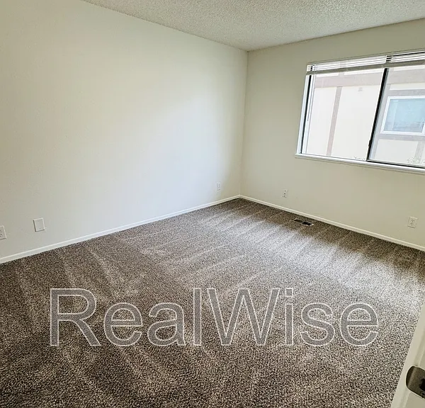 4278 Meadowbrook Ct NE — Photo 9