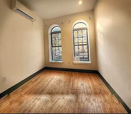 2nd image of 176 Suydam St #3L