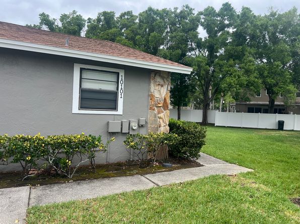 10101 Lake Oak Cir