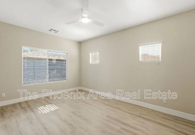 554 E San Carlos Way — Photo 13