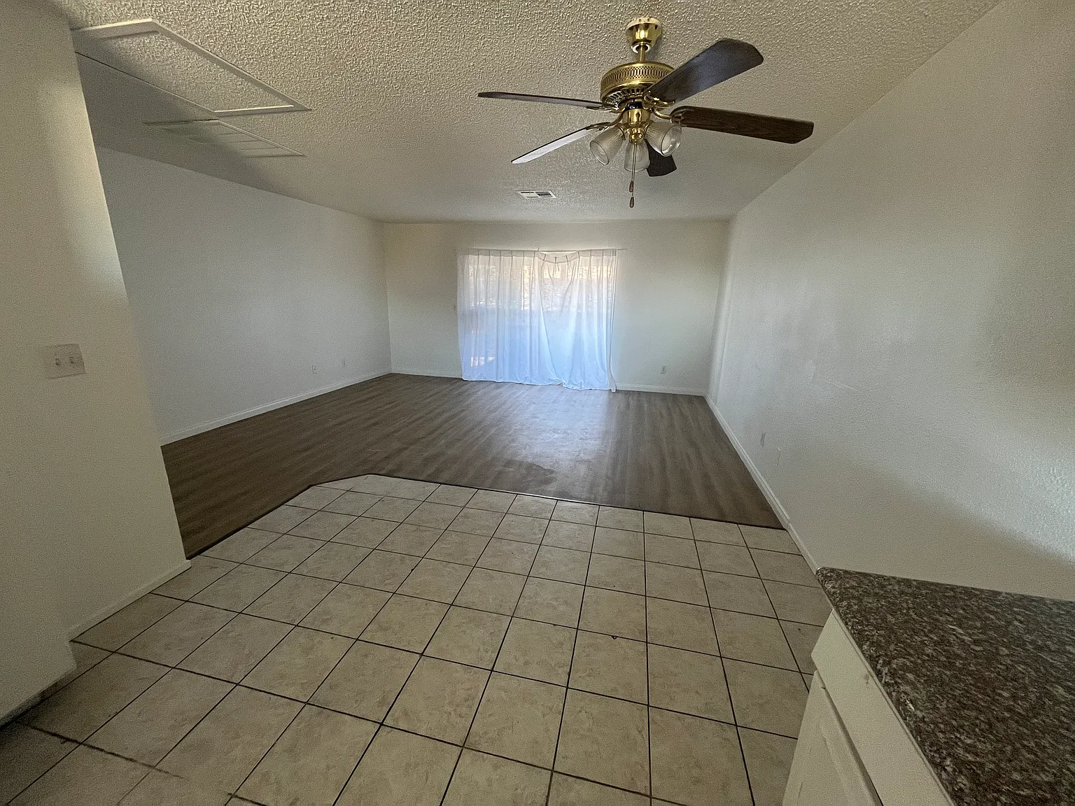 3 bed, 1188 sqft, $1,640 — Photo 2