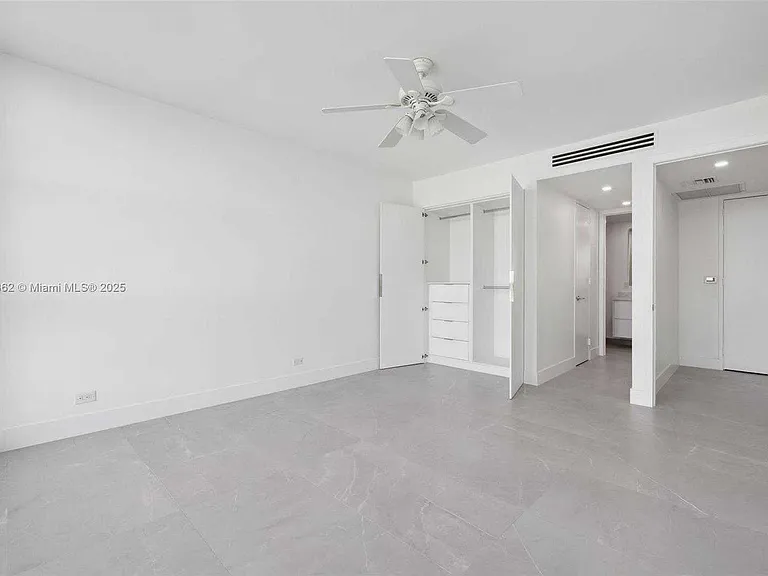 Collins Ave — Photo 20
