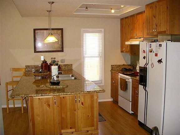 4th image of 410 Greenview Ct
