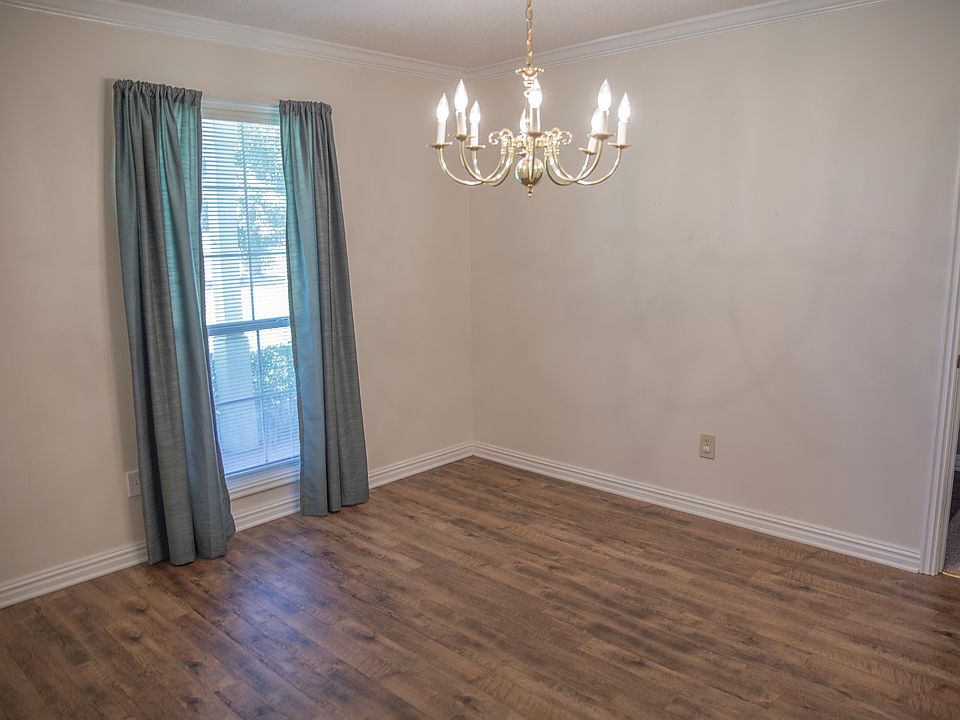 Separate dining room