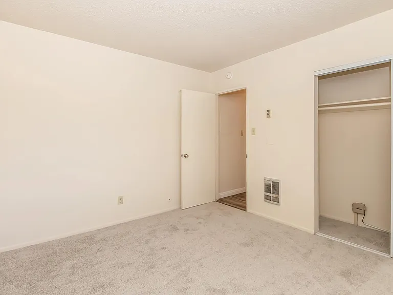 Ocean West Apartments — Photo 25