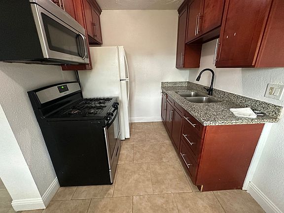 4th image of 2382 Boxwood St #8