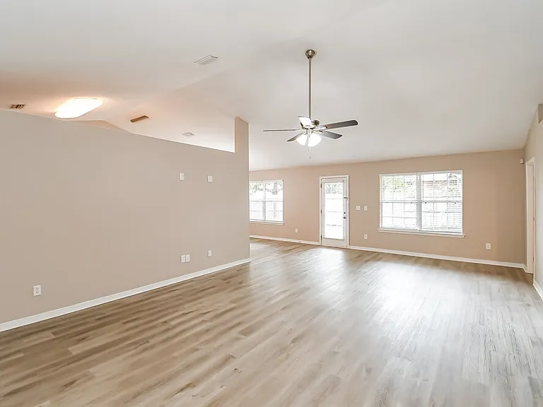 1936 Firefly Dr — Photo 4