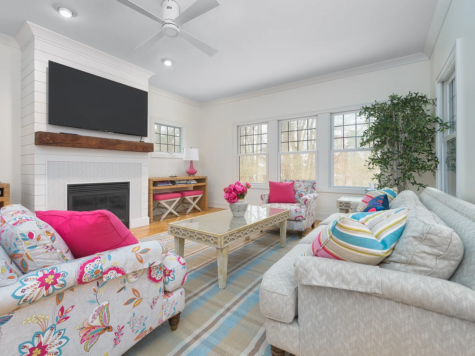 4 bed, 2420 sqft, $3,500 — Photo 3