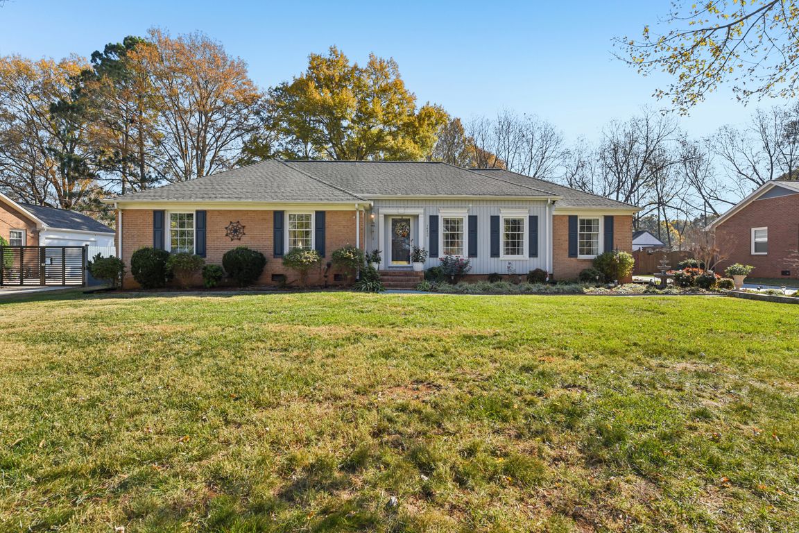 Springwater Dr-S2011-001.jpg