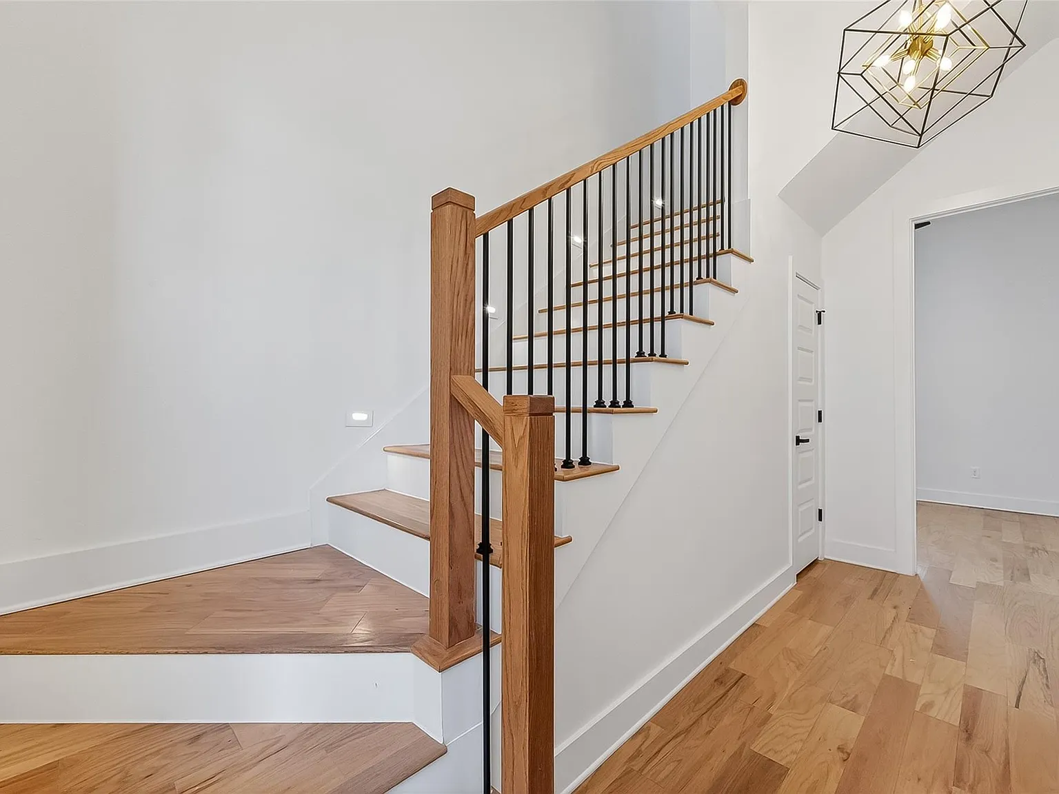 3 bed, 3.0 bath, 1869 sqft, $2,700 — Photo 4