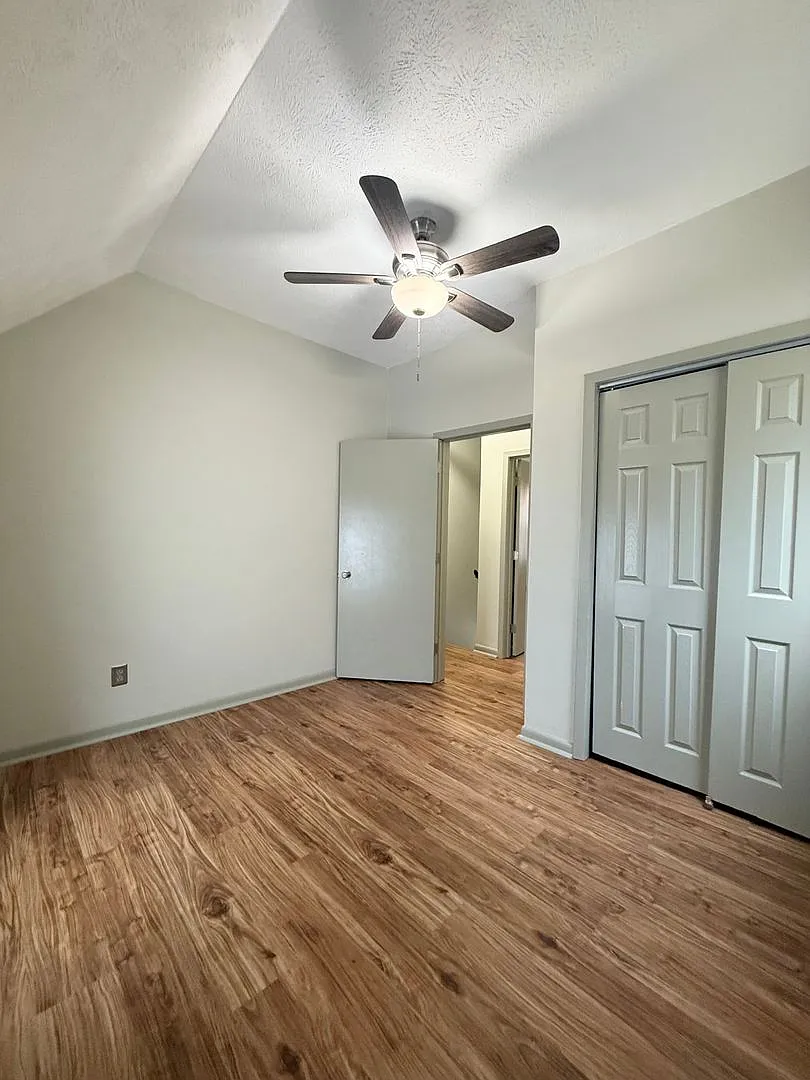 1145 Park Ave — Photo 4