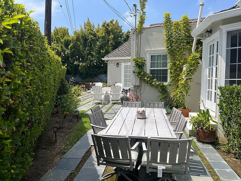 10518 Wellworth Ave — Photo 29