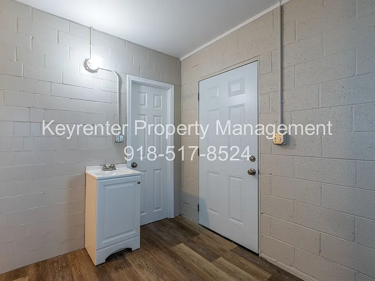 N Lewis Pl Triplex — Photo 7