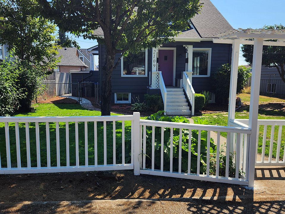 1st image of 2109 8th St