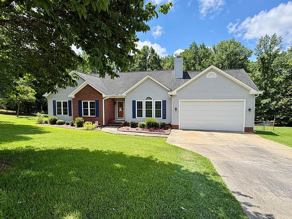 1st image of 124 Colonial Dr