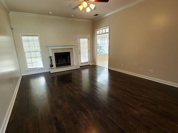 3rd image of 4338 Stonehaven Dr