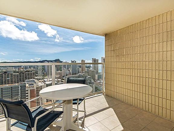 Covered lanai with patio table