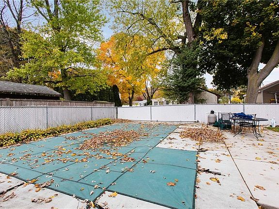 2nd image of 73 Borden Ave