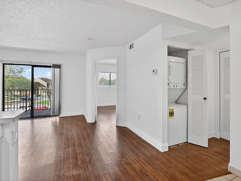 300 Palm Cir W #305 — Photo 12