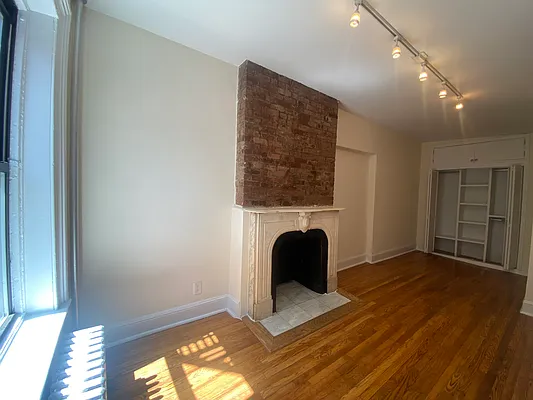 Rented by City Connections Realty | media 14