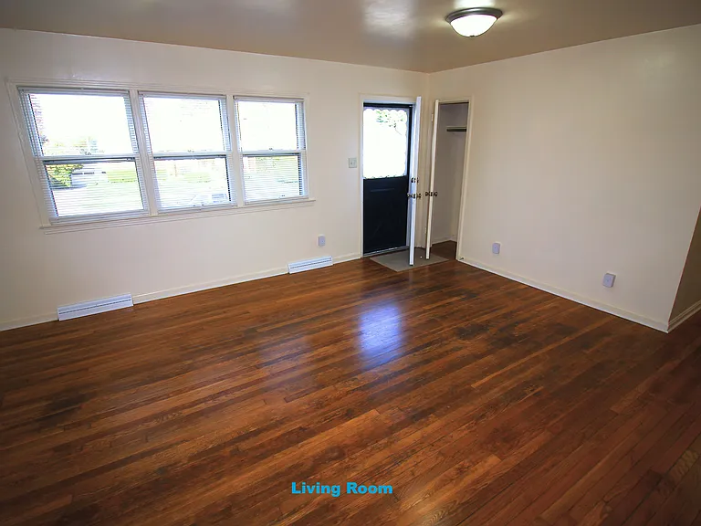 1090 Meridian Ct — Photo 7