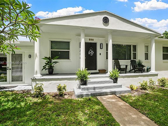 2nd image of 899 E Country Club Cir