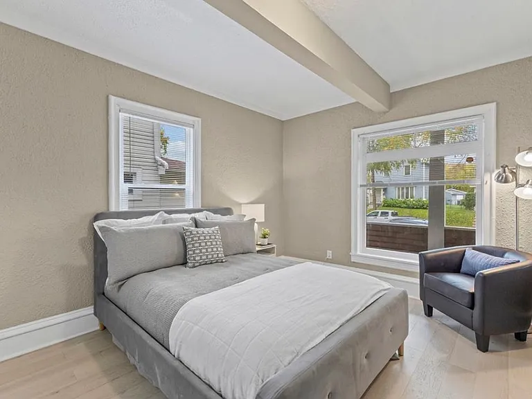 811 Queen Ave N #1 — Photo 2