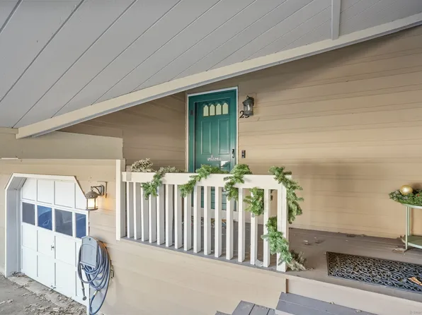 23 Meeting House Lane #23, Shelton, CT 06484