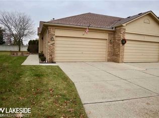 15205 Windmill Dr, Macomb, MI 48044