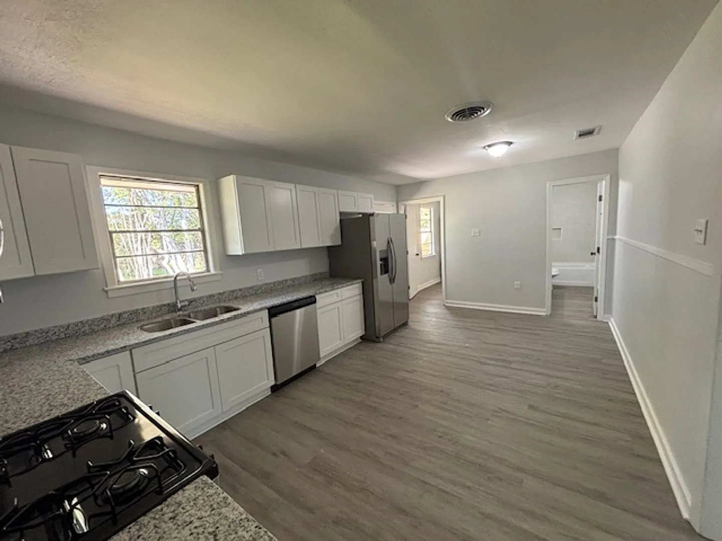 Major Price Drop!! Stunning 3 Bedroom 2 Bath Home In Baton Rouge, la — Photo 4