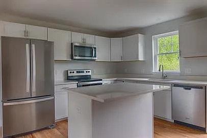 2 Thomas Dr — Photo 4