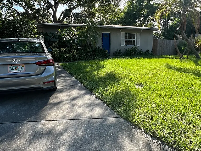 4481 Crestwood Dr N — Photo 1