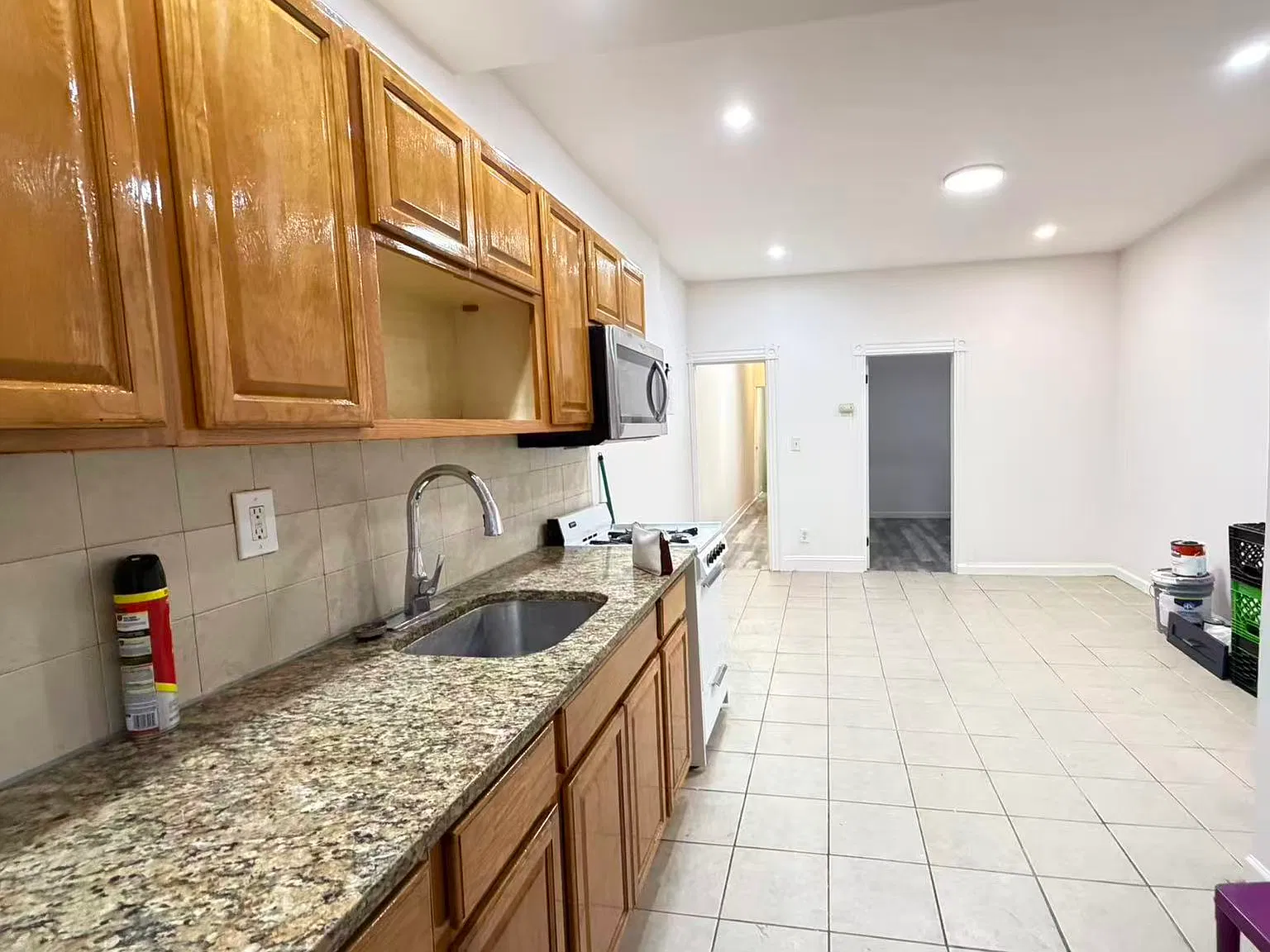 3 bed, 1200 sqft, $1,900 — Photo 3