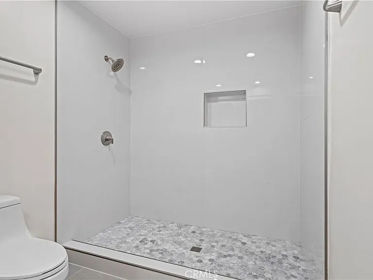 1019 E Walnut Ave — Photo 24