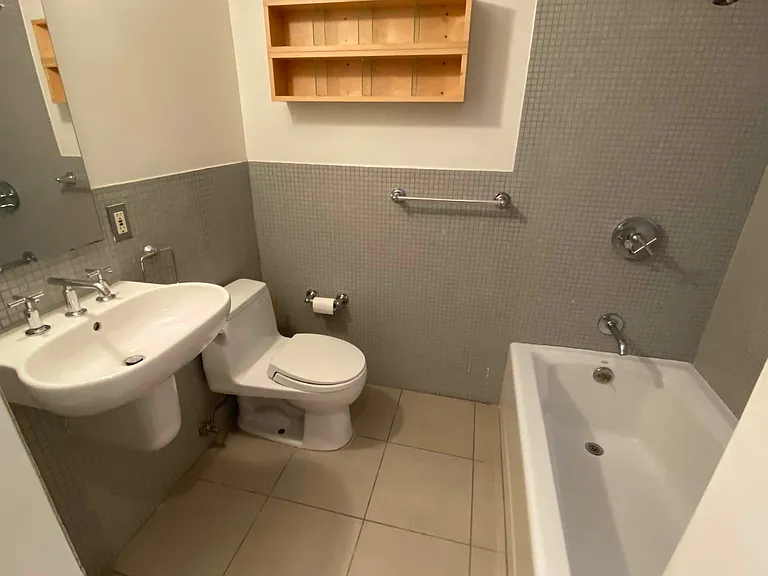 8243 Kirkwood Dr #GUEST HOUSE — Photo 22