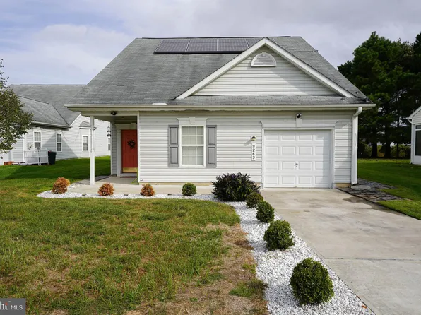 9269 Tournament Dr, Delmar, MD 21875