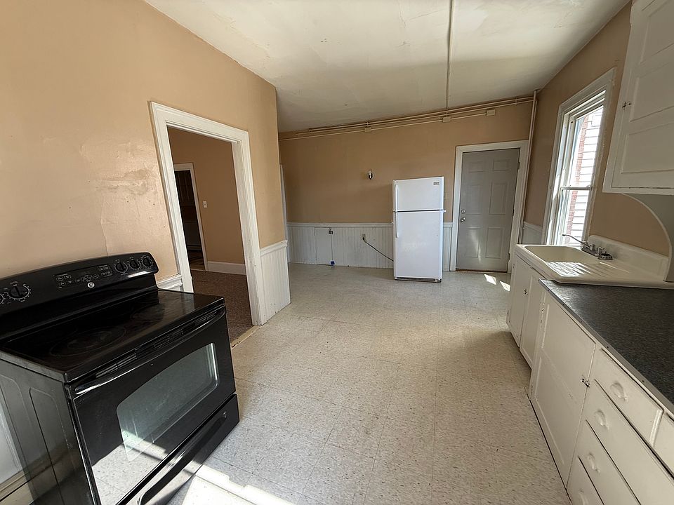 1st image of 328 Hancock St #328