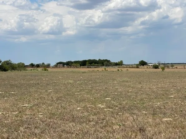 903 County Road 232, Floresville, TX 78114