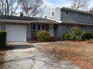 78 Washington Ave, Holtsville, NY 11742
