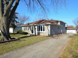 3206 Fremont St, Rolling Meadows, IL 60008