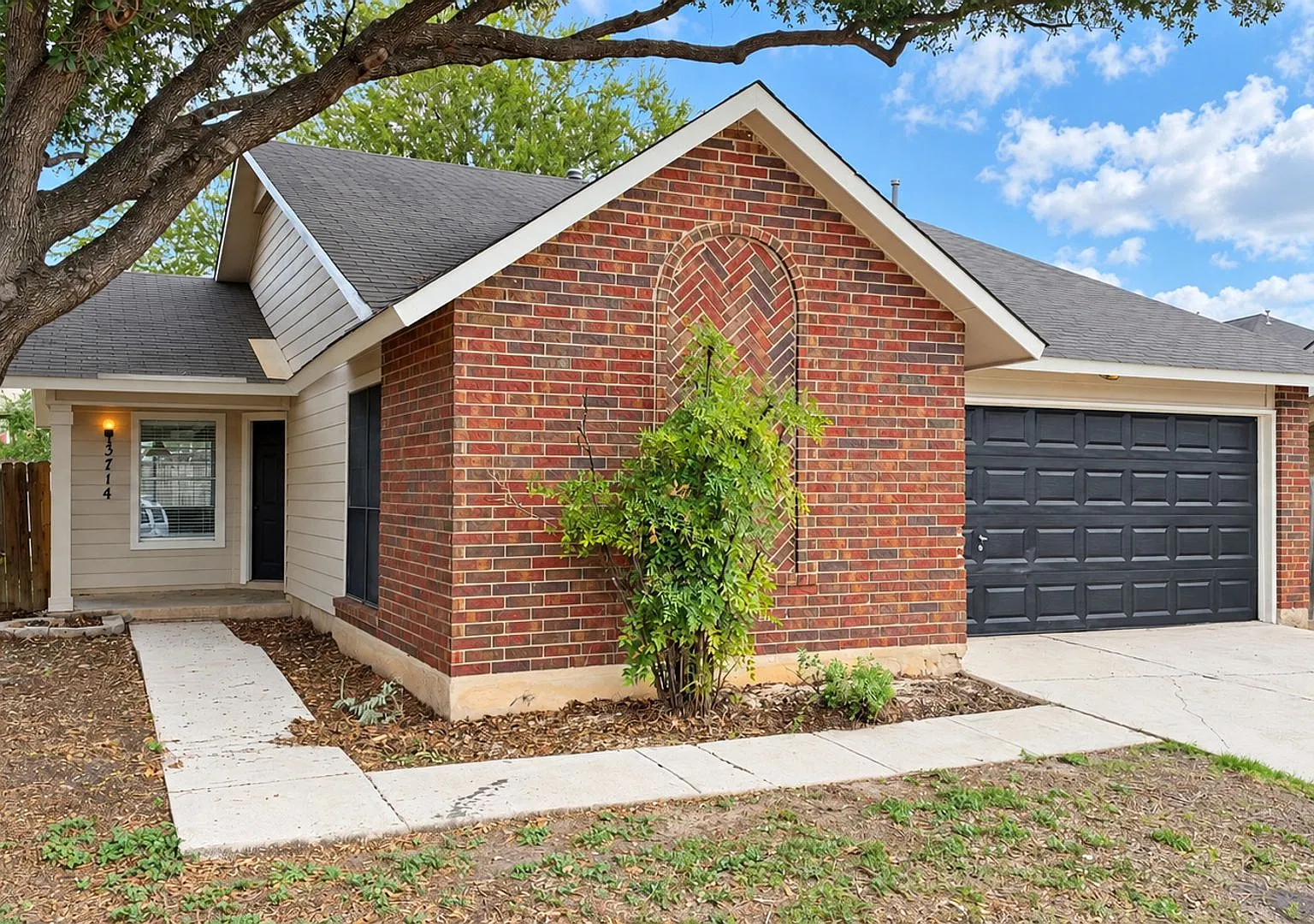 Cute 3/2 In Candlewood Park Featuring Fresh Interior Paint & New Flooring Throughout Easy Access ... — Photo 1
